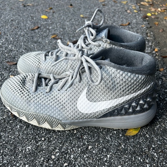 Nike Kyrie 1 - Wolf Grey(Men’s 6.5) - Picture 5 of 14